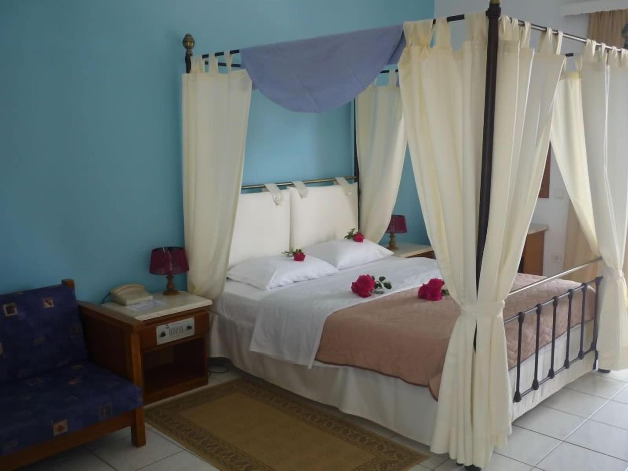 Hotel Oasis Кипарисия Екстериор снимка