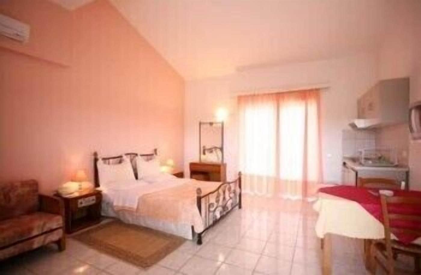 Hotel Oasis Кипарисия Екстериор снимка