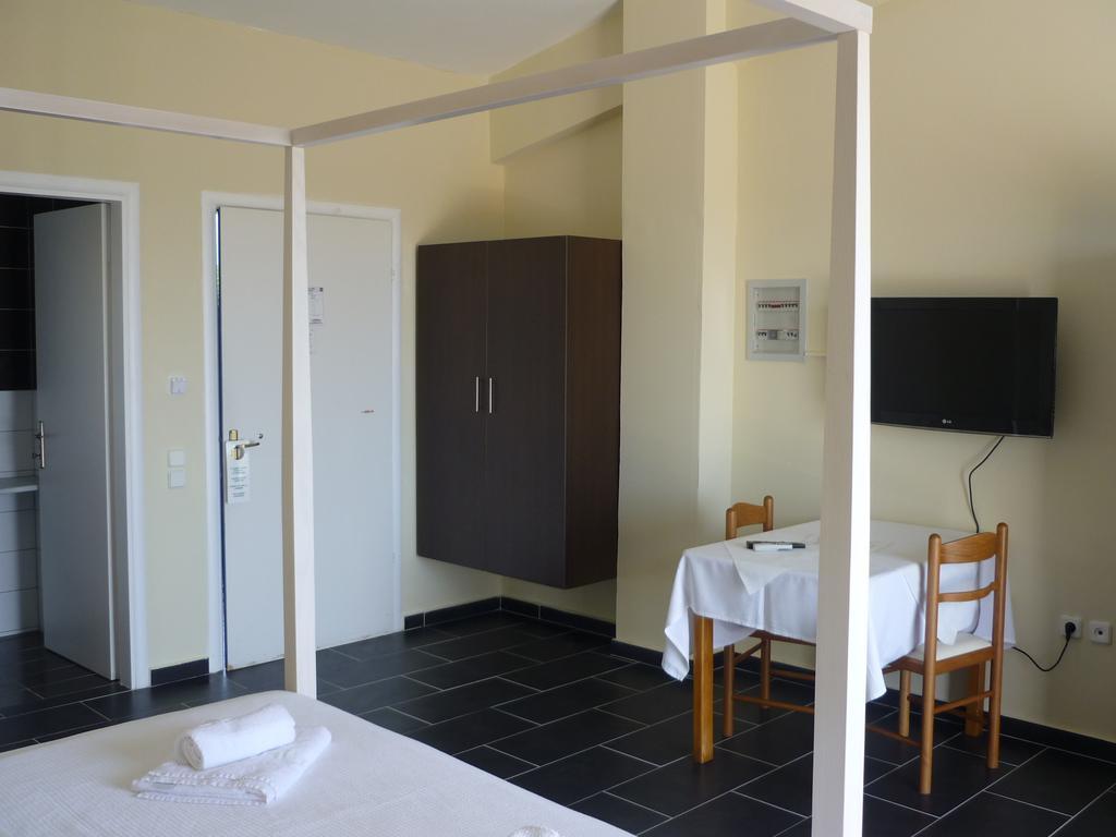 Hotel Oasis Кипарисия Екстериор снимка
