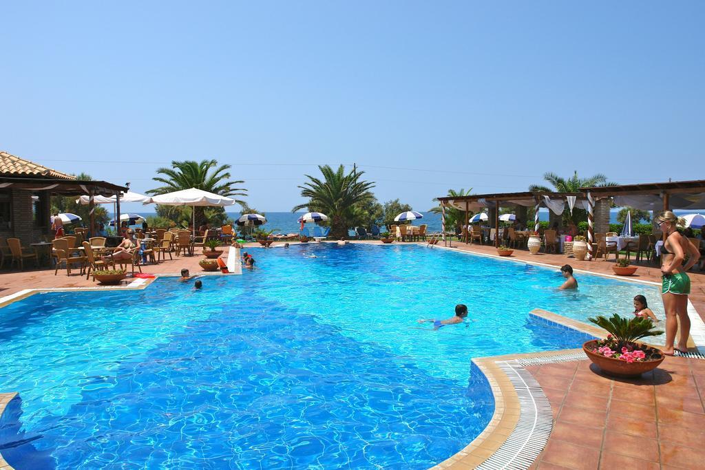 Hotel Oasis Кипарисия Екстериор снимка