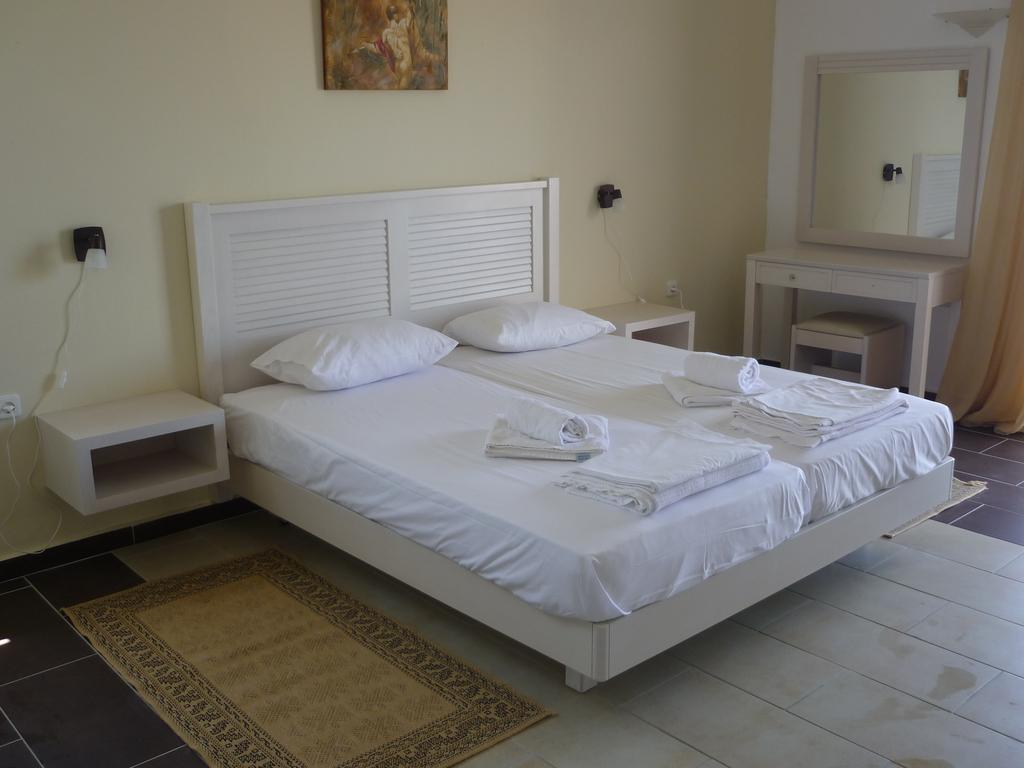 Hotel Oasis Кипарисия Екстериор снимка