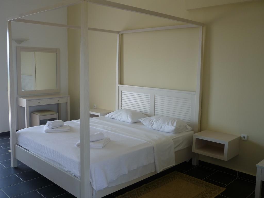 Hotel Oasis Кипарисия Екстериор снимка