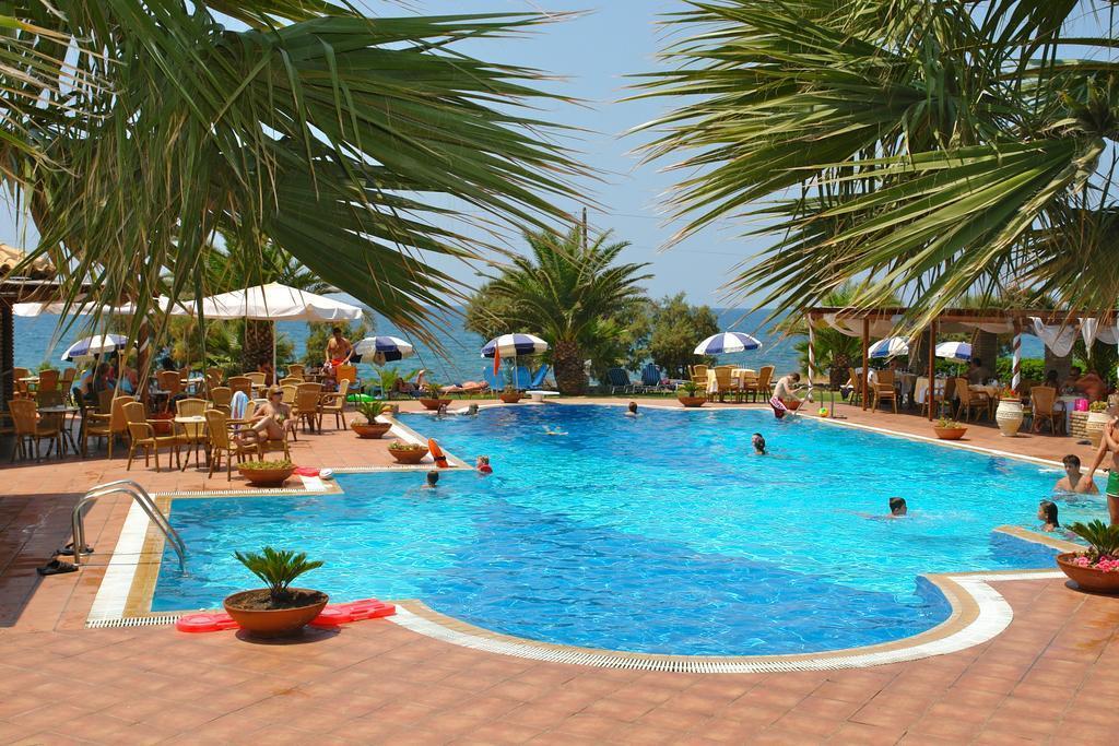 Hotel Oasis Кипарисия Екстериор снимка