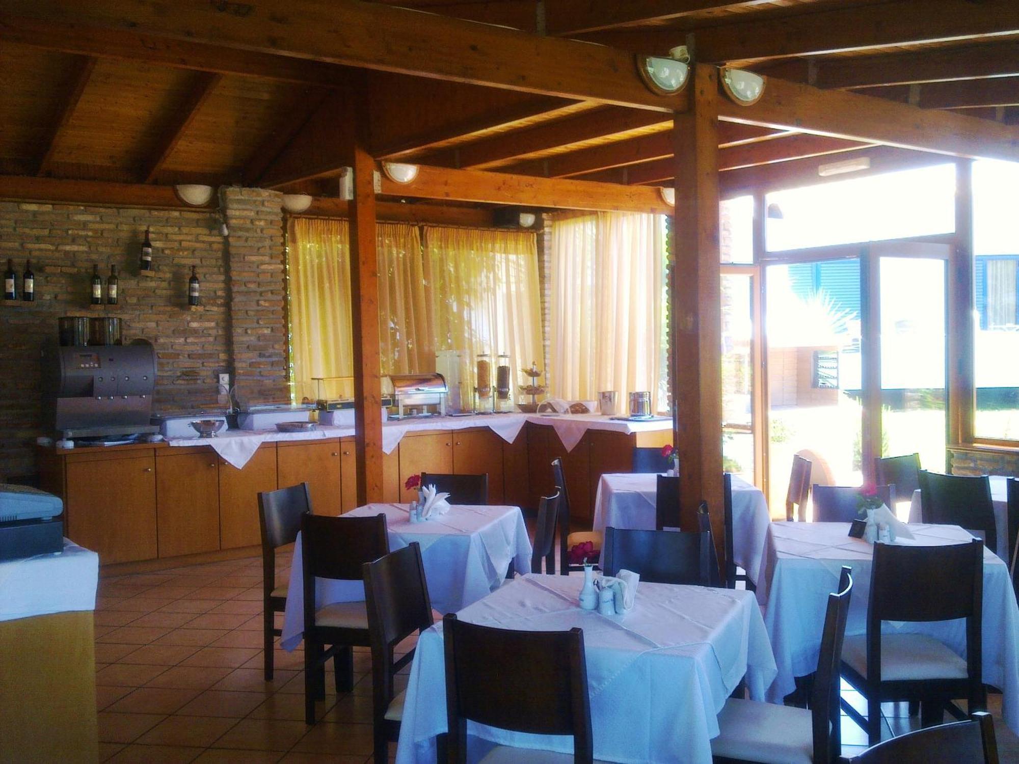 Hotel Oasis Кипарисия Екстериор снимка