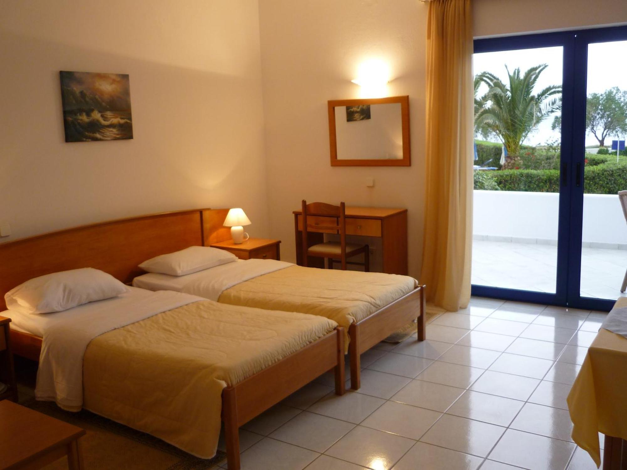 Hotel Oasis Кипарисия Екстериор снимка