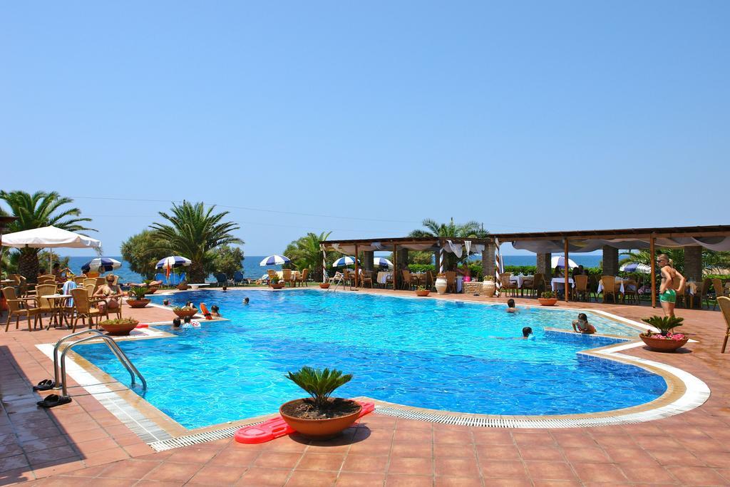 Hotel Oasis Кипарисия Екстериор снимка