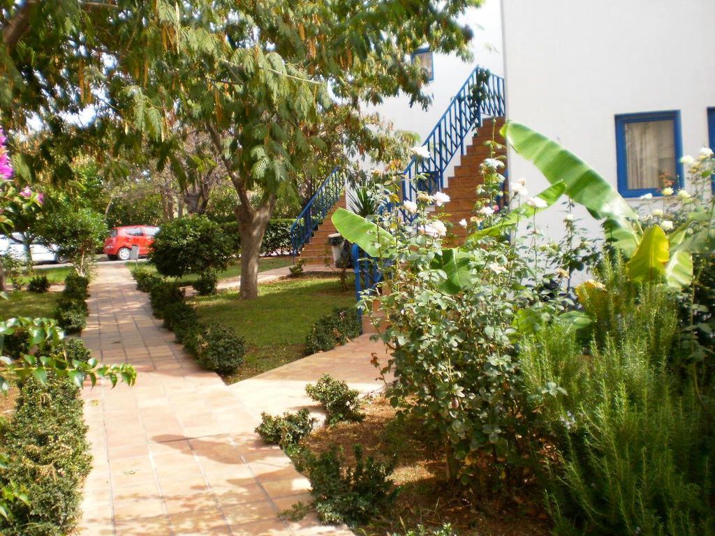 Hotel Oasis Кипарисия Екстериор снимка