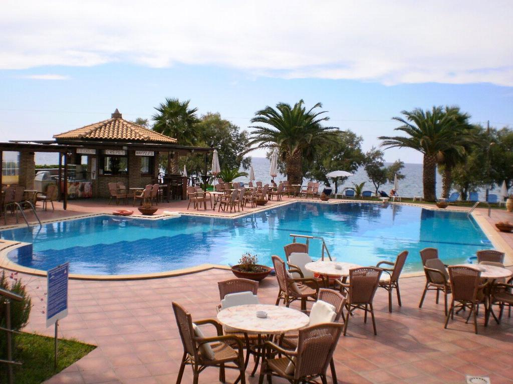 Hotel Oasis Кипарисия Екстериор снимка
