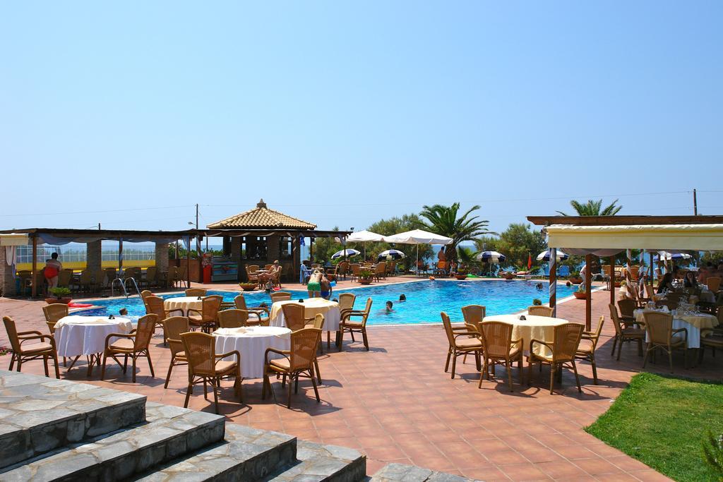 Hotel Oasis Кипарисия Екстериор снимка