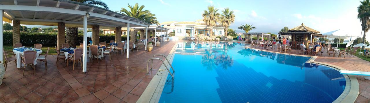 Hotel Oasis Кипарисия Екстериор снимка