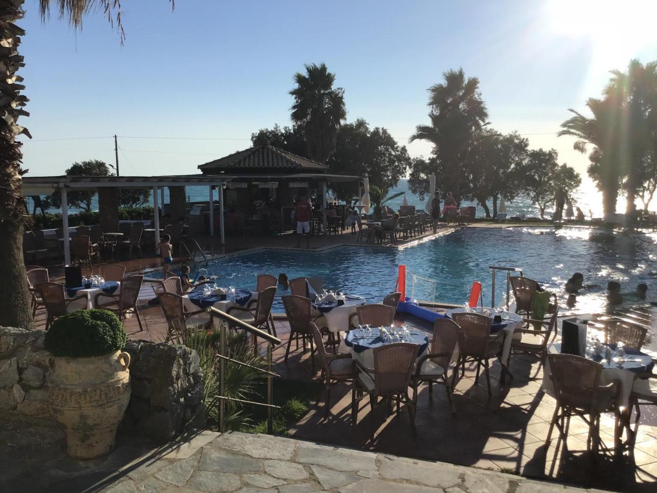 Hotel Oasis Кипарисия Екстериор снимка