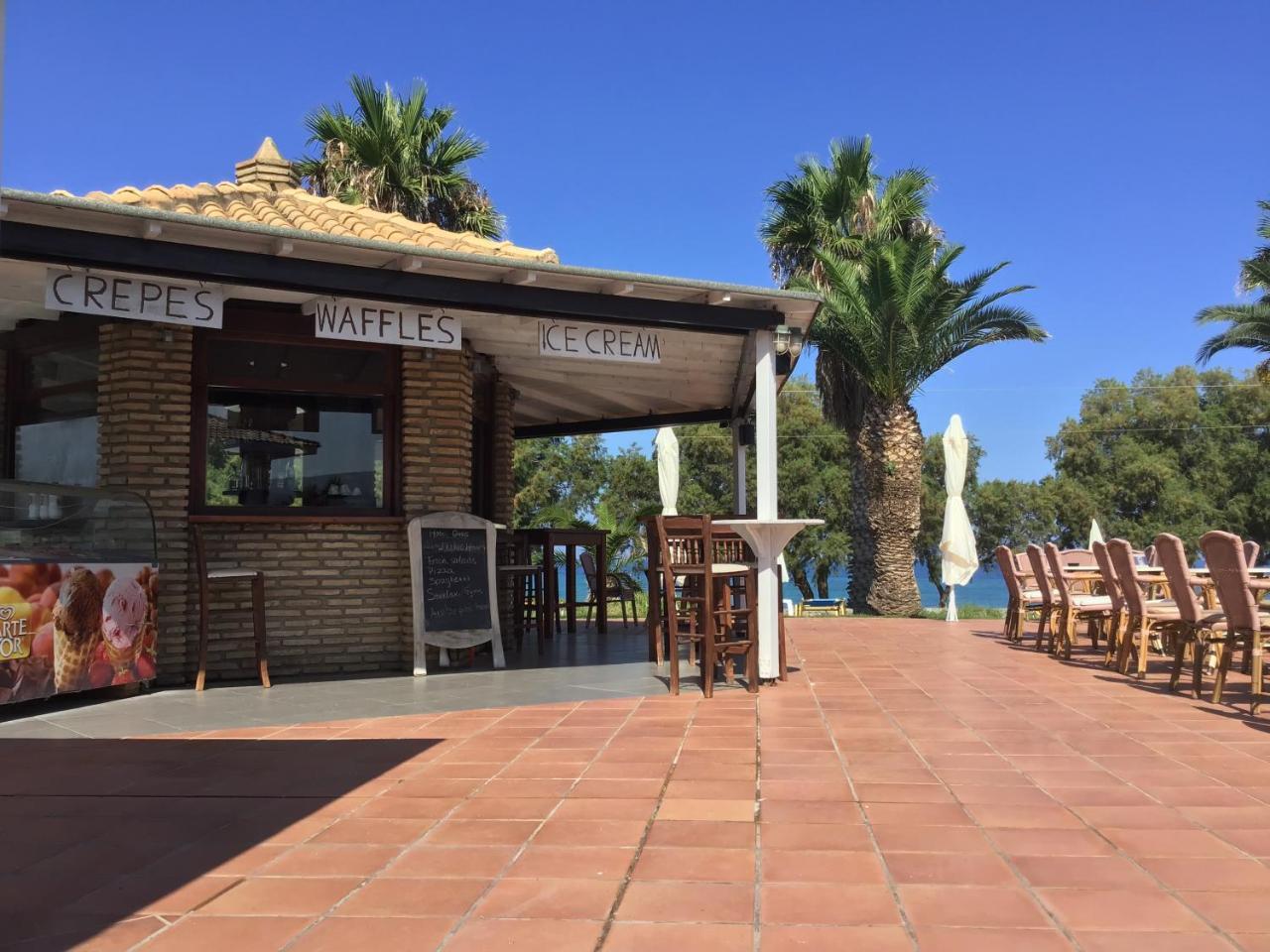 Hotel Oasis Кипарисия Екстериор снимка