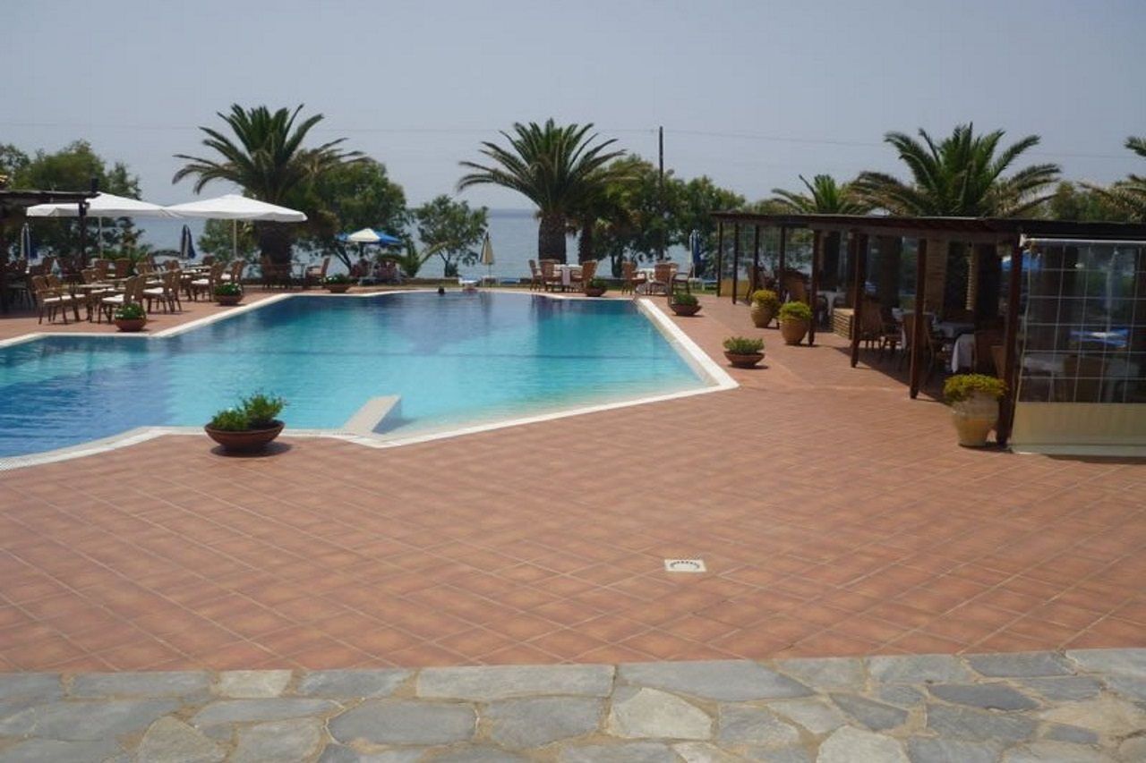 Hotel Oasis Кипарисия Екстериор снимка