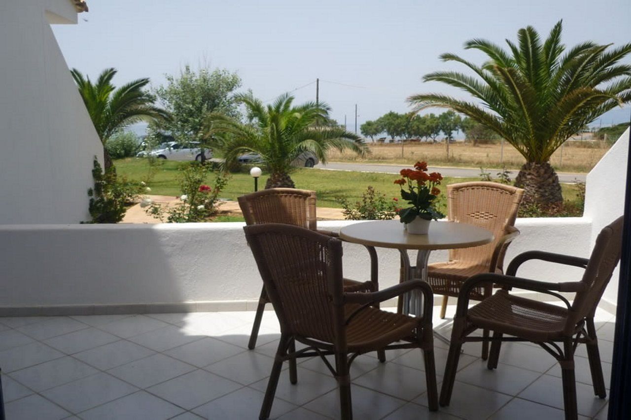 Hotel Oasis Кипарисия Екстериор снимка