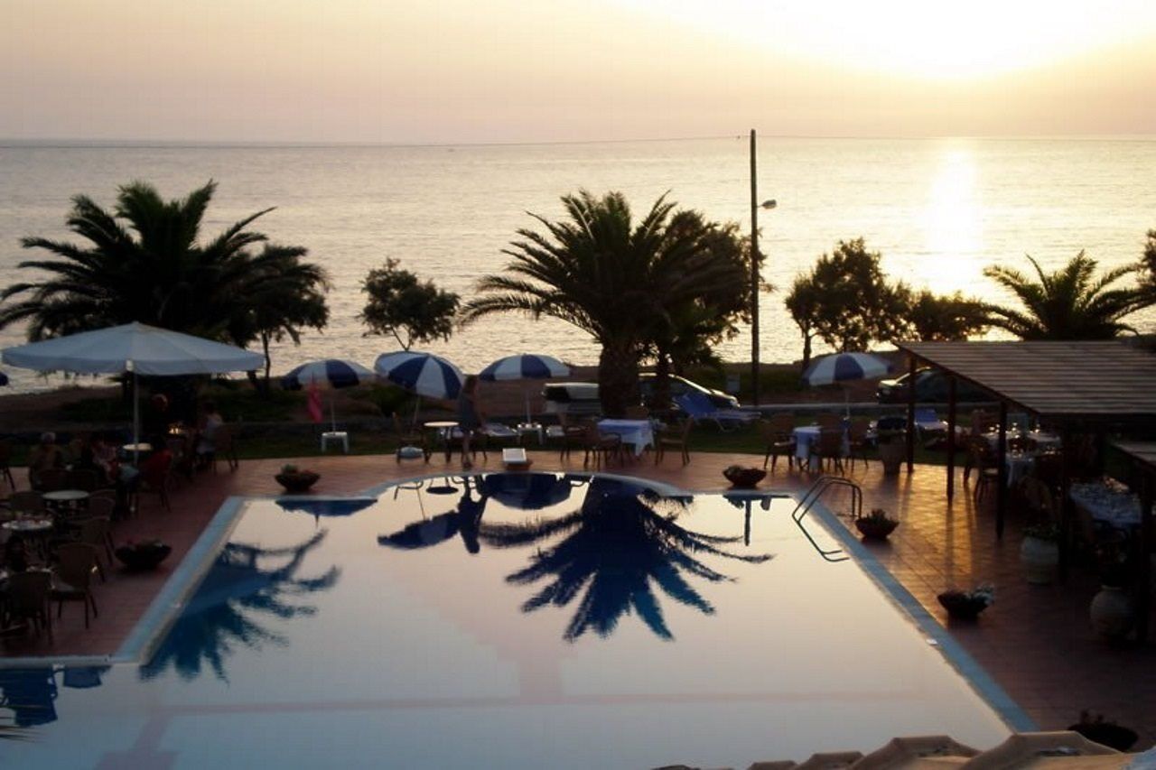 Hotel Oasis Кипарисия Екстериор снимка